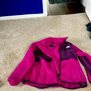 Used in good condition size large women’s north face jacket